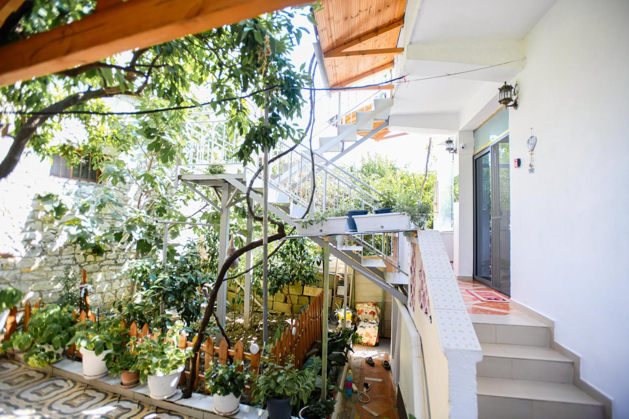 Guest House Flowers Berati Exterior foto