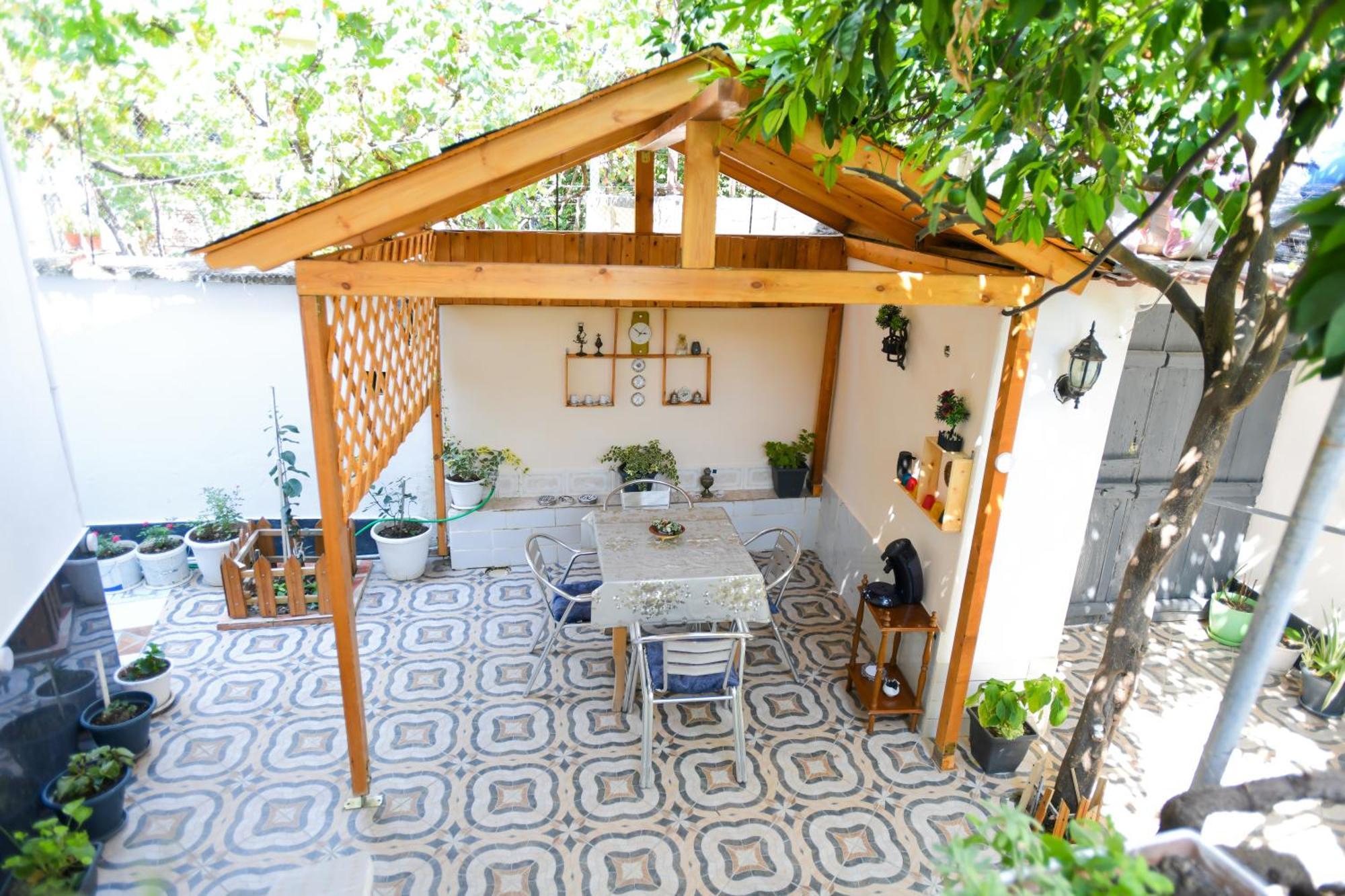 Guest House Flowers Berati Exterior foto