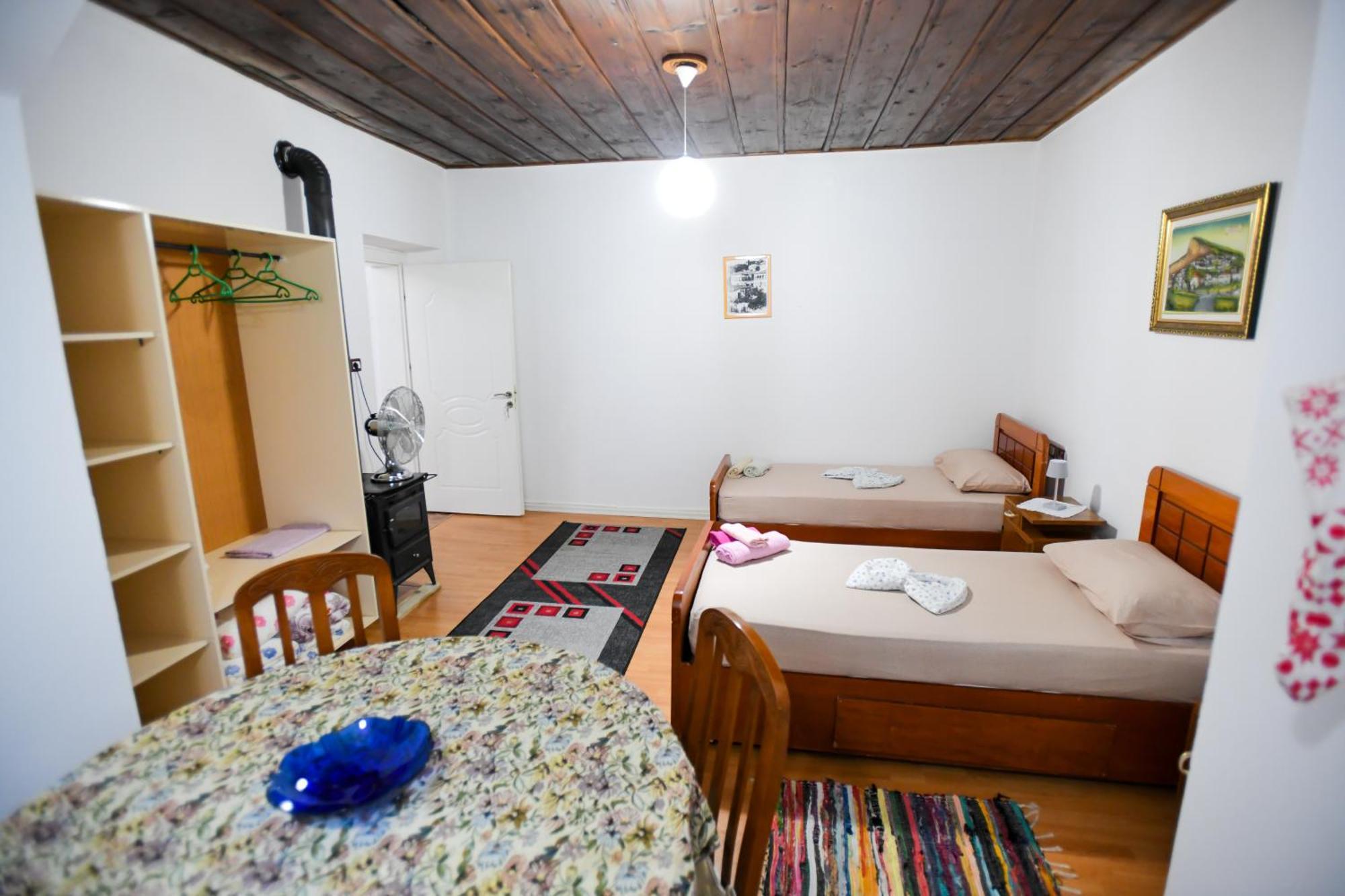 Guest House Flowers Berati Exterior foto